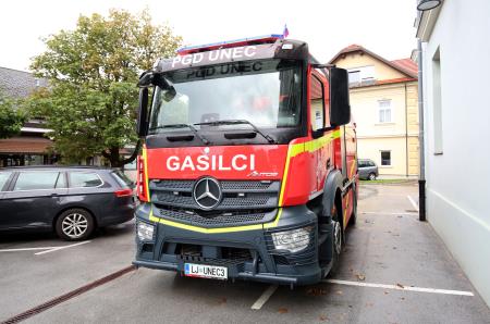 Novi GVC-3 PGD Unec pred občino Cerknica 01 FOTO LJUBO VUKELIČ